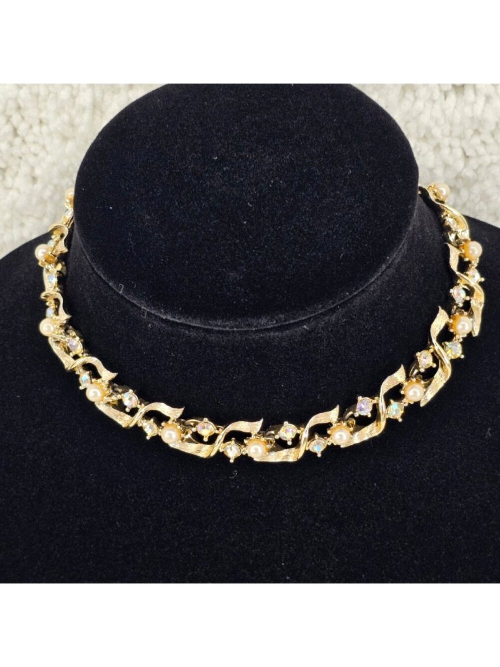 Vintage 1950s 60s AB Rhinestone Faux Pearl Gold Tone Ribbon Necklace 17"